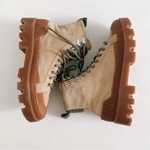 ZARA Low Heel Laced Leather Ankle Lug Soled Boots in Beige Blonde Green Lace